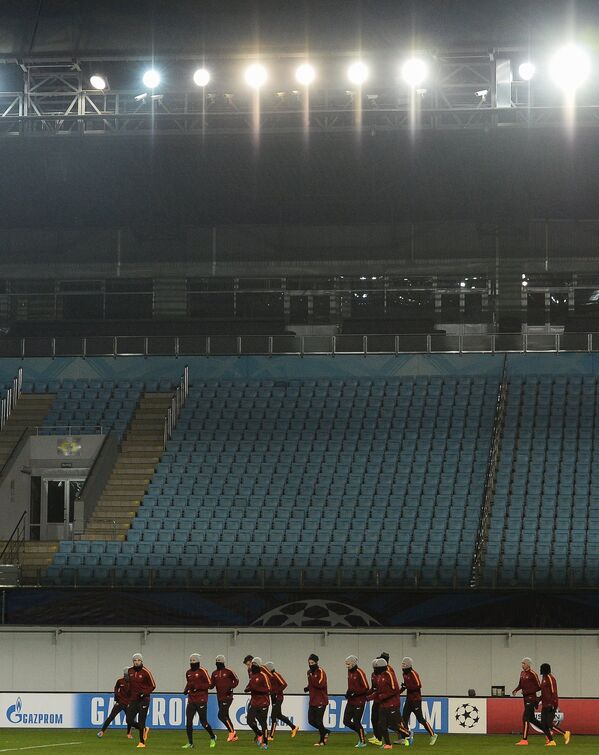 Футболисты Ромы на тренировке перед матчем группового этапа Лиги чемпионов.