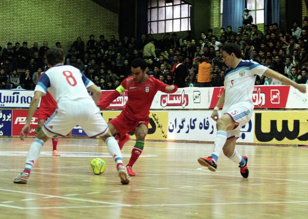 Игровой момент товарищеского матча по мини-футболу между сборными России и Ирана