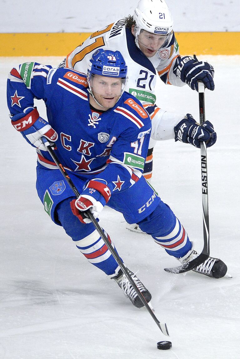 Игровой момент матча СКА - Амур