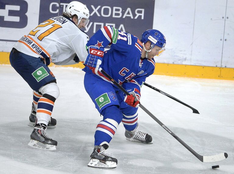 Игровой момент матча СКА - Амур