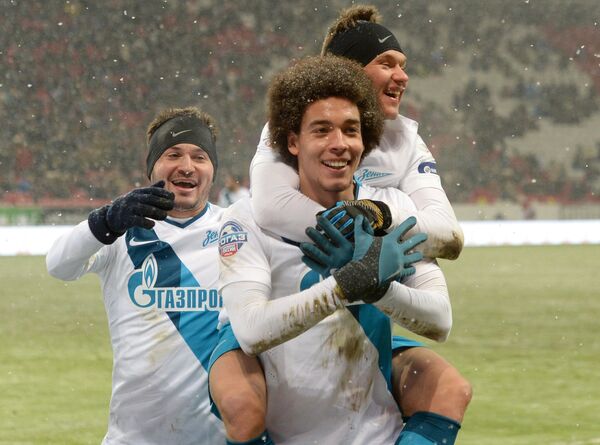 Полузащитники Зенита Виктор Файзулин, Аксель Витсель и Олег Шатов (слева направо) радуются забитому голу