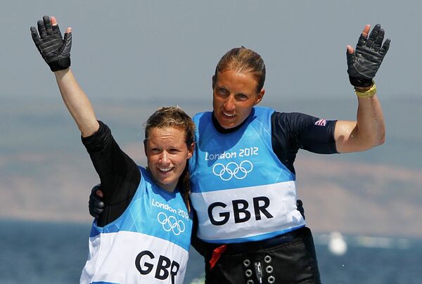 Серебряные призеры Олимпийских игр 2012 года в Лондоне в парусном спорте британки Ханна Миллс и Саския Кларк