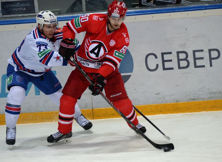 Игровой момент матча Автомобилист - СКА