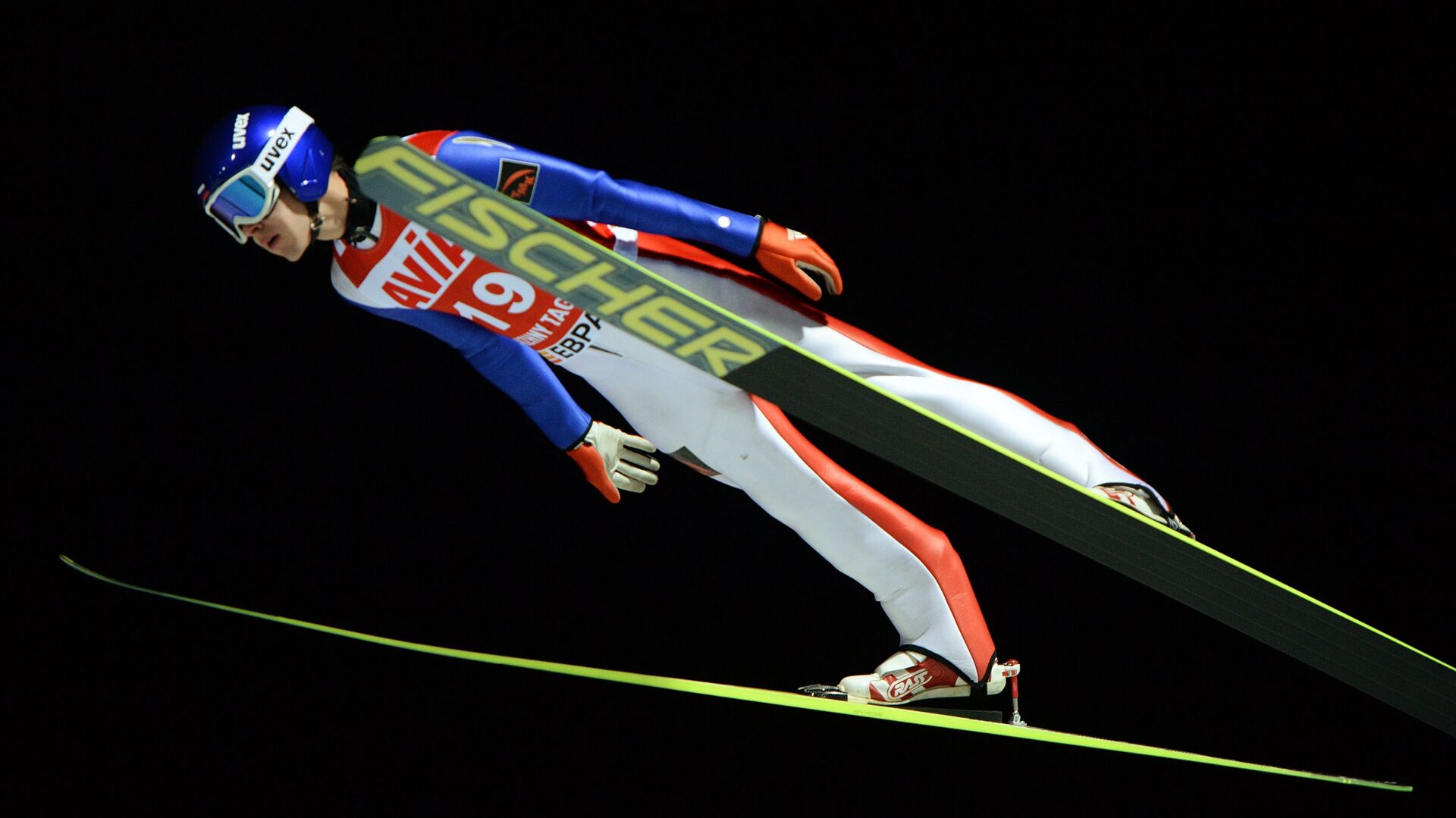 Прыжки с трамплина результаты сегодня. Лыжный спорт прыжки с трамплина. Сборная Австрии по прыжкам на лыжах с трамплина.