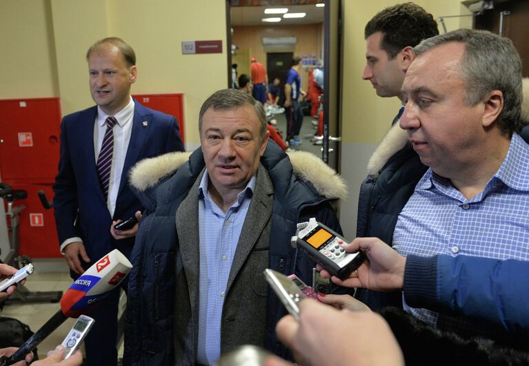 Президент ХК Динамо (Москва), член Совета директоров КХЛ Аркадий Ротенберг и генеральный менеджер сборной России по хоккею Андрей Сафронов (справа) Президент ХК Динамо (Москва), член Совета директоров КХЛ Аркадий Ротенберг и генеральный менеджер сборной России по хоккею Андрей Сафронов (справа)