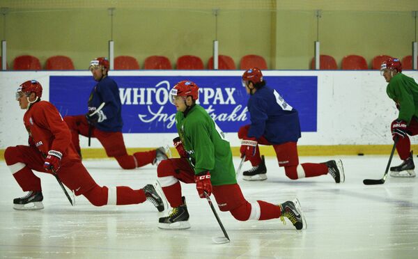 Игроки сборной России по хоккею во время тренировки