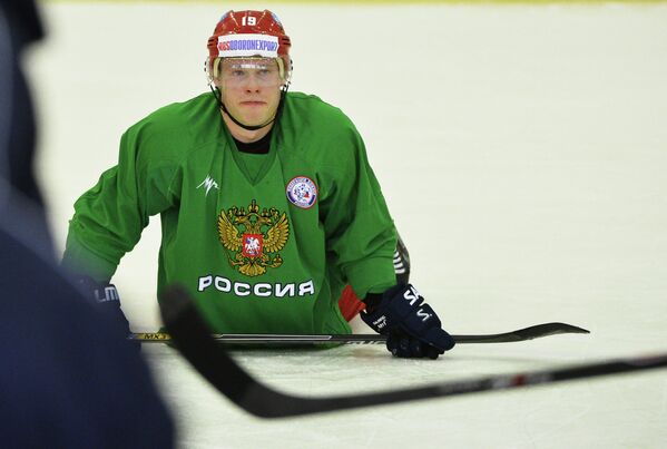 Нападающий сборной России по хоккею Денис Кокарев