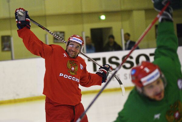 Нападающий сборной России по хоккею Данис Зарипов во время тренировки сборной на УТЦ Новогорск