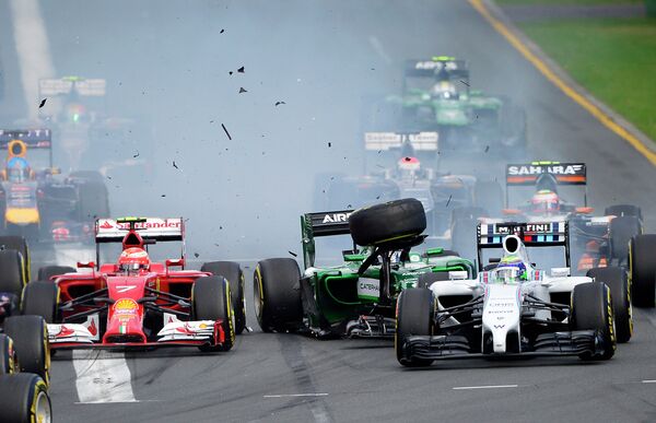Авария пилот Катерхэма Камуи Кобаяси и гонщика Уильямса Фелипе Массы на Гран-при Австралии-2014