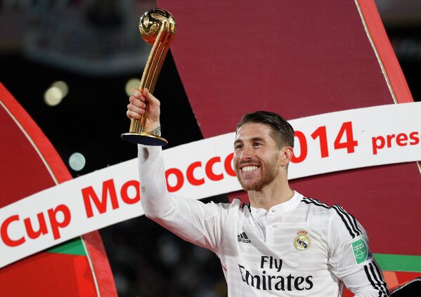 Защитник Реала Серхио Рамос с наградой лучшему футболисту клубного чемпионата мира