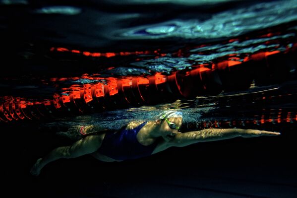 Тренировка по плаванию в спортивном комплексе Ледовый в Великом Новгороде.