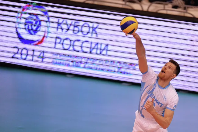Доигровщик ВК Зенит-Казань Евгений Сивожелез