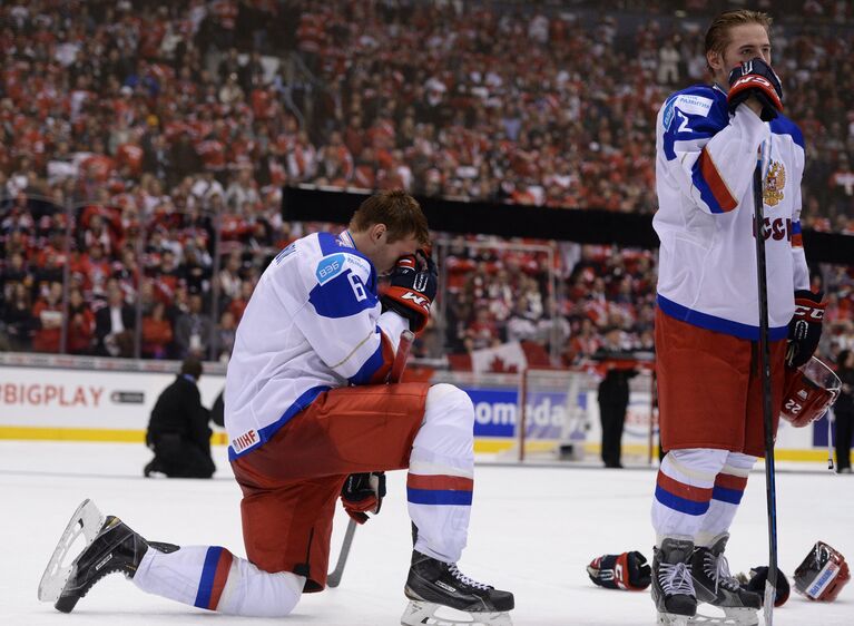 Форварды молодежной сборной России Владислав Гавриков (слева) и Иван Барбашев