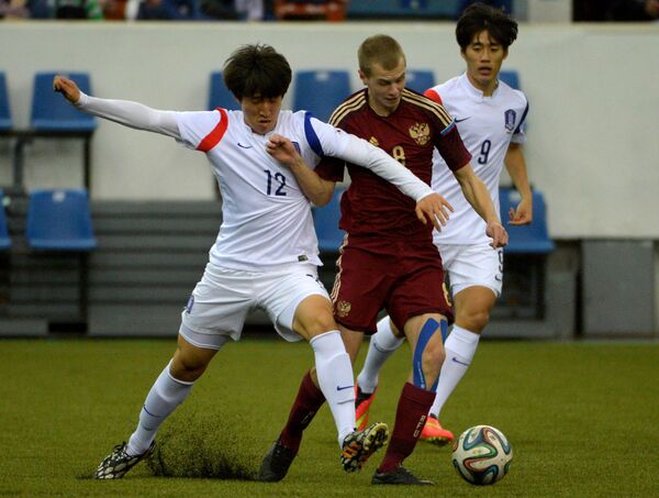 Игрок Южной Кореи Пак Ханбин, игрок России Даниил Полубояринов и игрок Южной Кореи Хан Чани (слева направо)