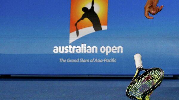 Разбитая ракетка Ника Кириоса в матче первого круга Australian Open