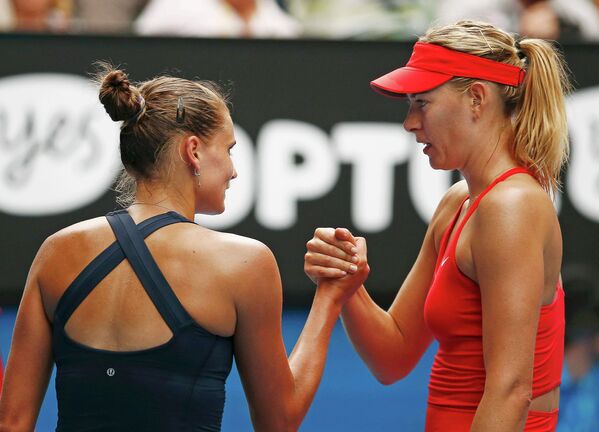 Александра Панова и Мария Шарапова после окончания матча второго круга Australian Open