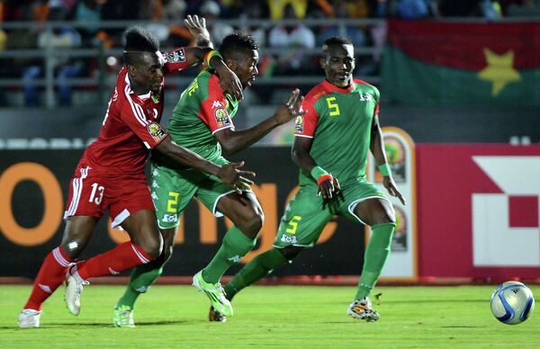 Игровой момент матча ДР Конго - Буркина-Фасо