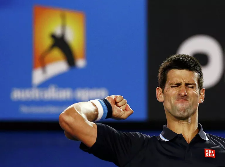Новак Джокович после победы в матче третьего круга Australian Open Новак Джокович после победы в матче третьего круга Australian Open