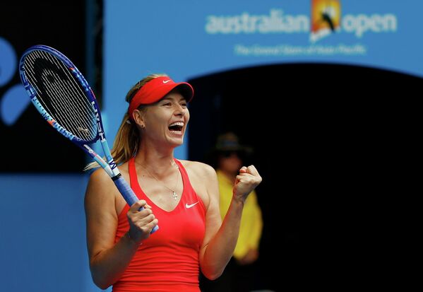 Мария Шарапова радуется победе в 1/4 финала Australian Open
