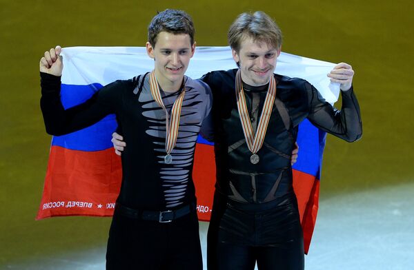 Слева направо: россияне Максим Ковтун (серебряная медаль) и Сергей Воронов (бронзовая медаль)