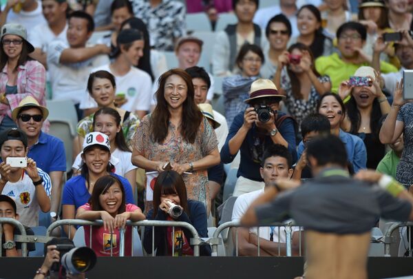 Японский теннисит Кэй Нисикори и его фанаты