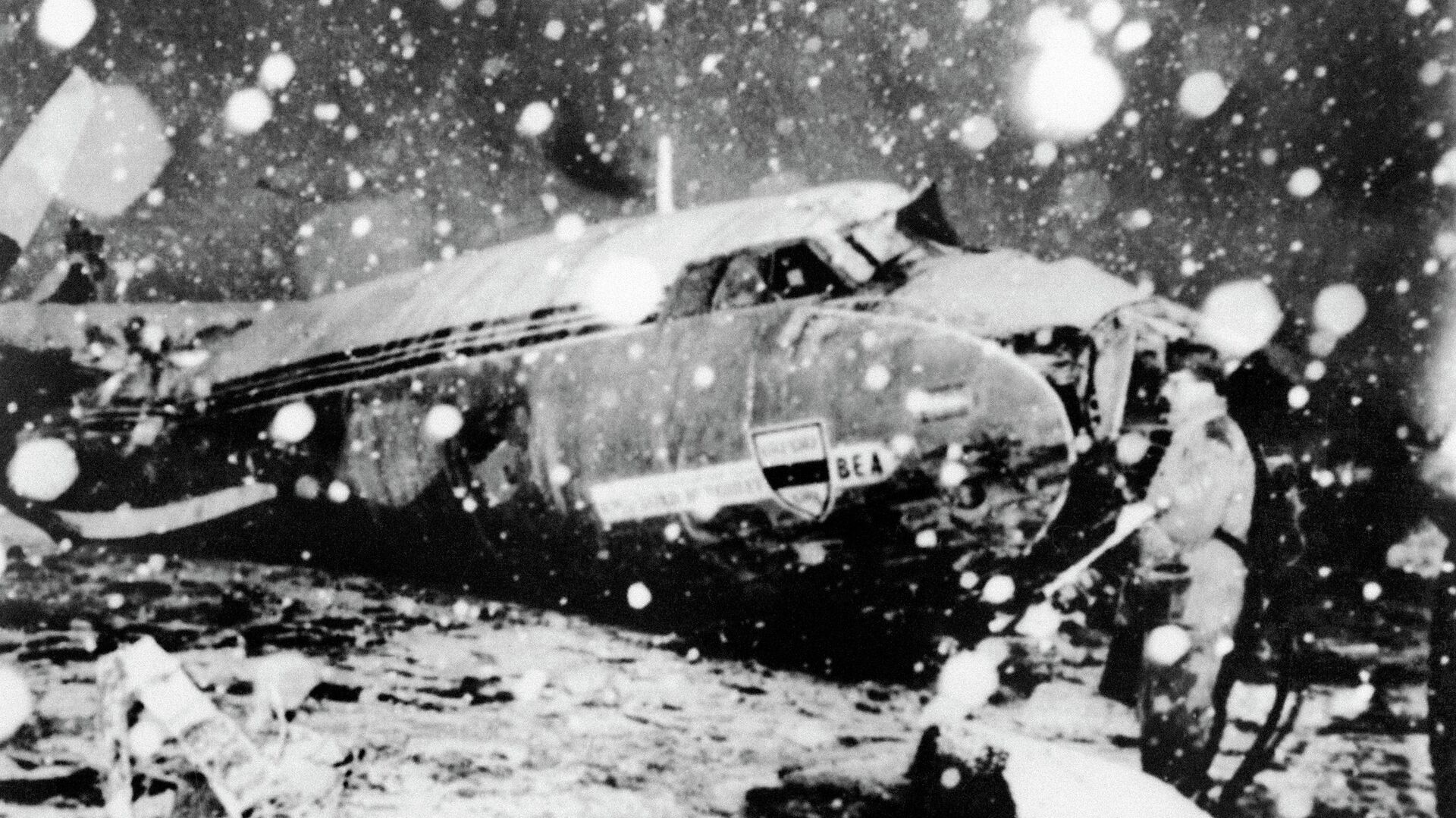 Самолет с командой Манчестер Юнайтед на борту, разбившийся 6 февраля 1958 года в мюнхенском аэропорту - РИА Новости, 1920, 07.09.2021