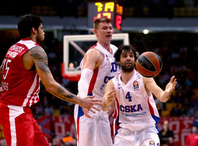 Игровой момент матча Олимпиакос - ЦСКА