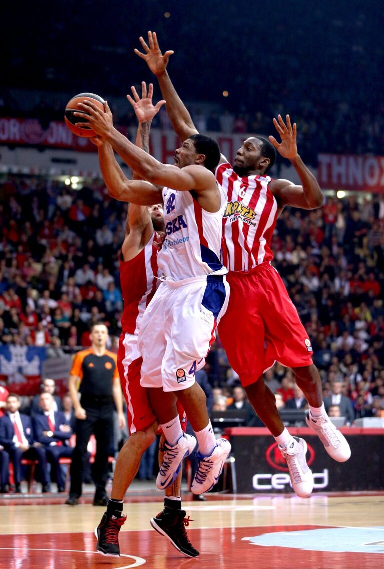 Игровой момент матча Олимпиакос - ЦСКА