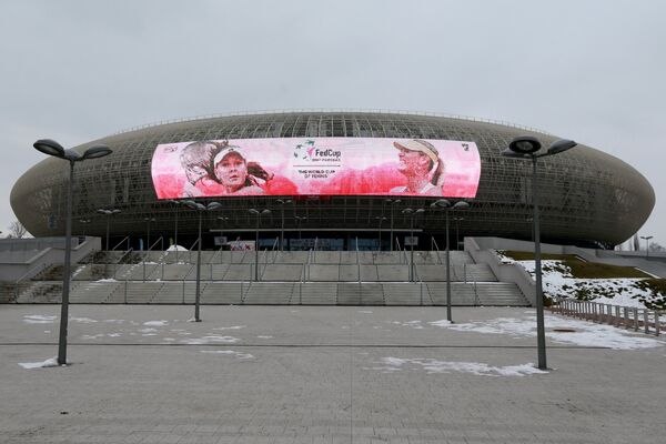 Световое табло на фасаде стадиона Краков Арена