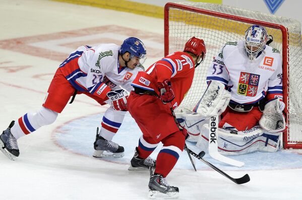 Игровой момент матча Еврохоккейтура между сборными Чехии и России