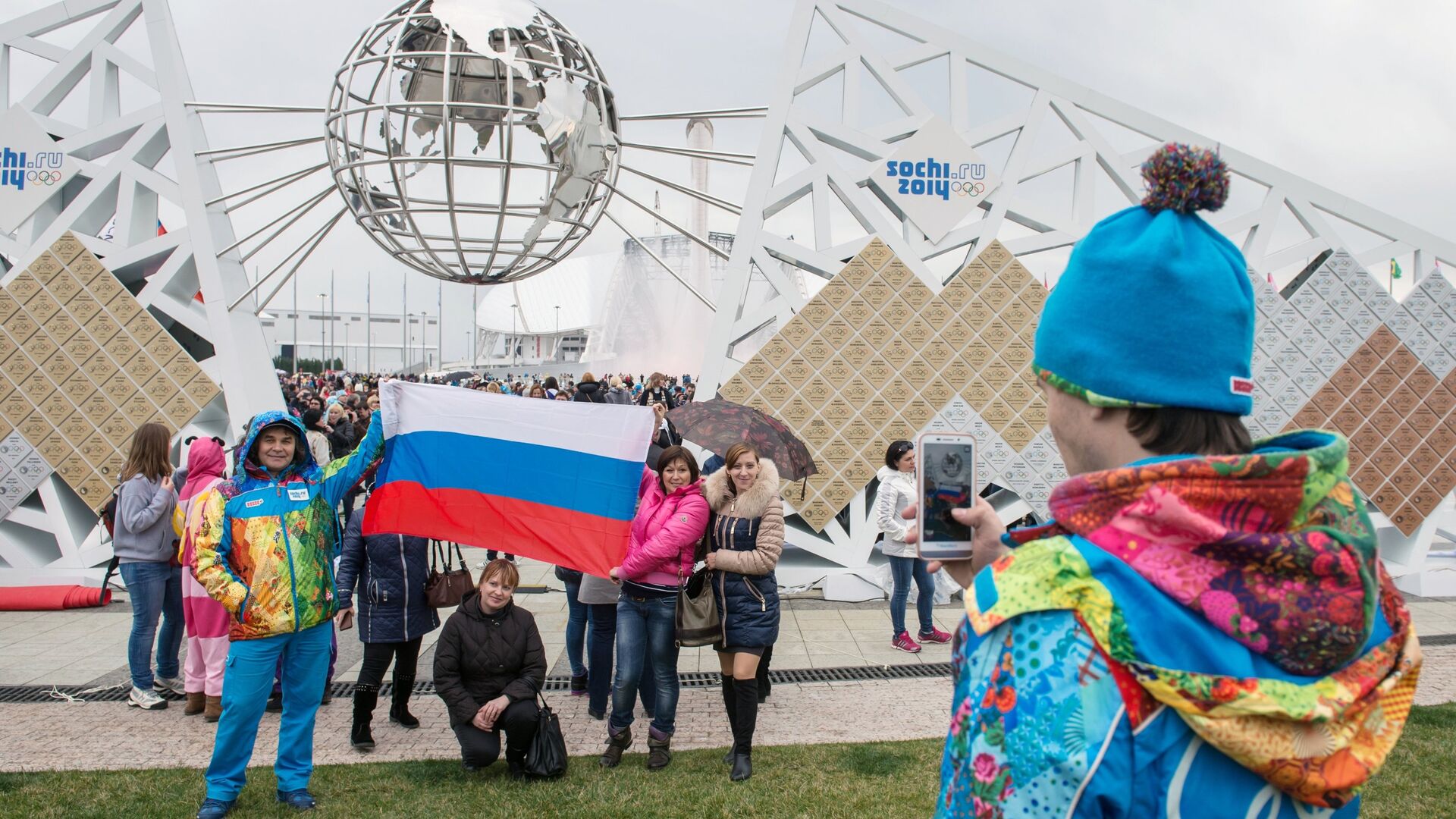 Открытие скульптурной композиции Стена чемпионов Игр - РИА Новости, 1920, 15.04.2024