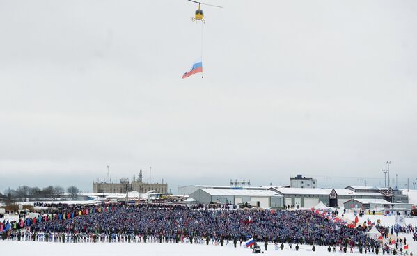 Участники всероссийской массовой гонки Лыжня России в Московской области