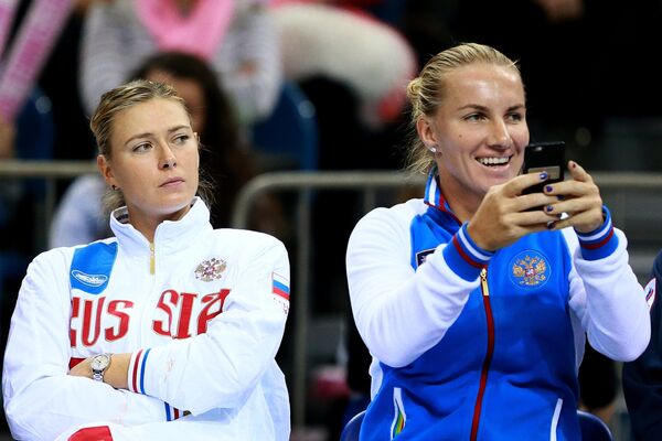 Российские теннисистки Мария Шарапова (слева) и Светлана Кузнецова