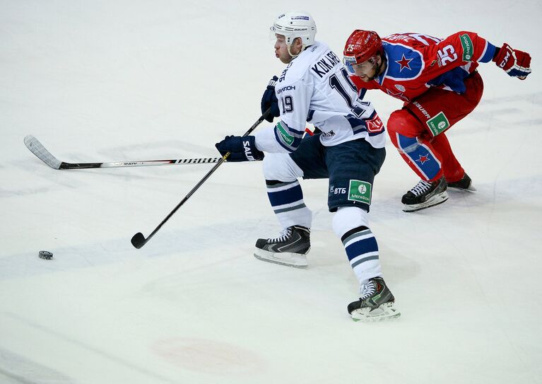 Игровой момент матча ЦСКА - Динамо (Москва)