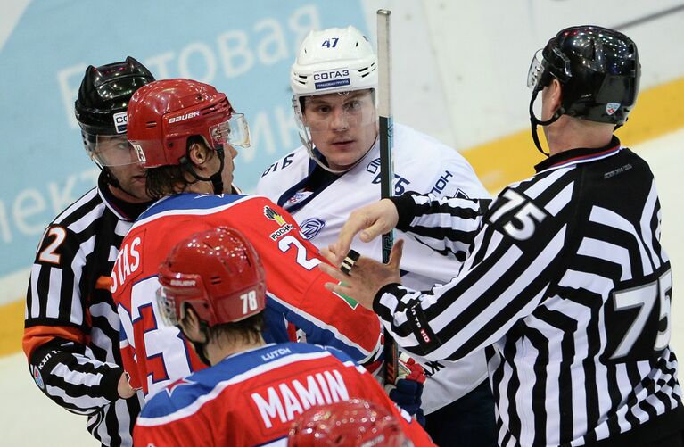 Игровой момент матча ЦСКА - Динамо (Москва)