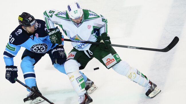 Игровой момент матча Сибирь - Салават Юлаев