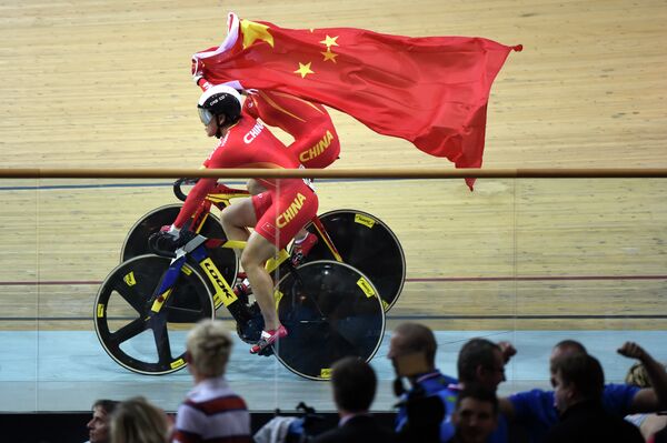Китайские велогонщицы на чемпионате мира по велоспорту на треке