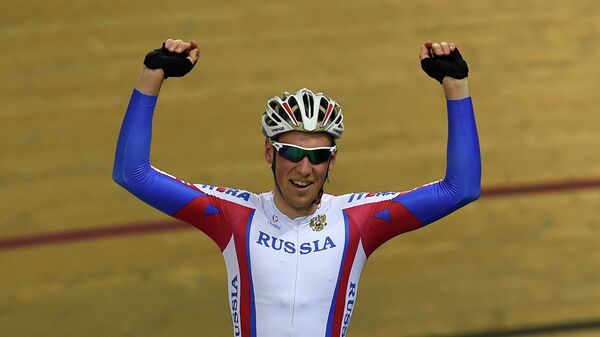 Артур Ершов радуется победе на чемпионате мира по велоспорту на треке