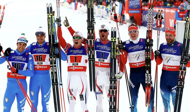 Слева направо: лыжники сборных Италии, Норвегии и России