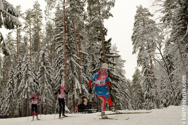 Биатлонистка Алина Якимкина (в середине)