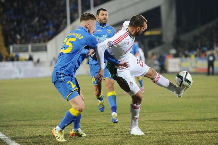 Игровой момент матча Ростов - Локомотив