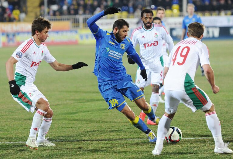 Игровой момент матча Ростов - Локомотив