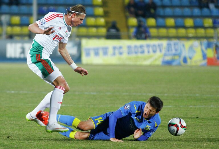 Игровой момент матча Ростов - Локомотив