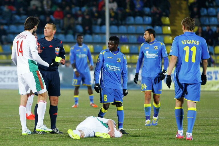 Игровой момент матча Ростов - Локомотив