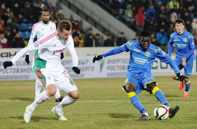 Игровой момент матча Ростов - Локомотив