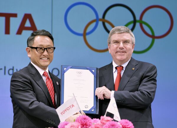 Президент Тойота Акио Тойода и президент МОК Томас Бах