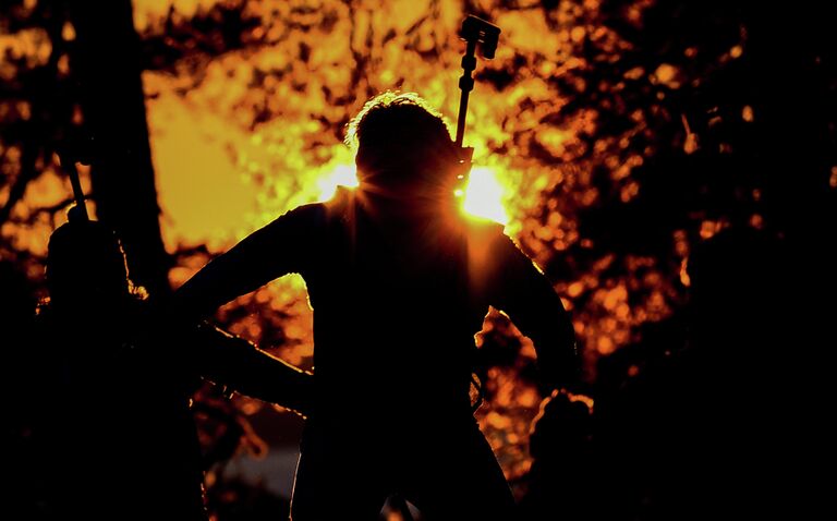 Биатлонист на дистанции эстафеты среди мужчин на чемпионате мира по биатлону в финском Контиолахти Биатлонист на дистанции эстафеты среди мужчин на чемпионате мира по биатлону в финском Контиолахти