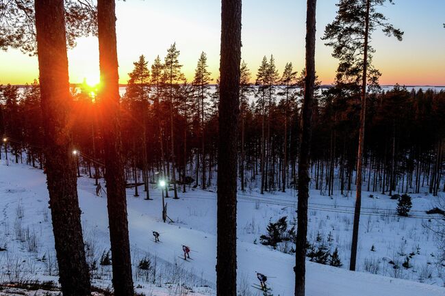 Биатлонисты на дистанции эстафеты в финском Контиолахти