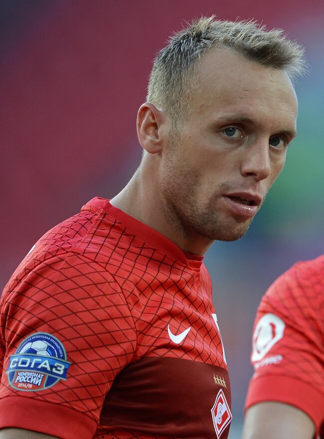 Полузащитник Спартака Денис Глушаков