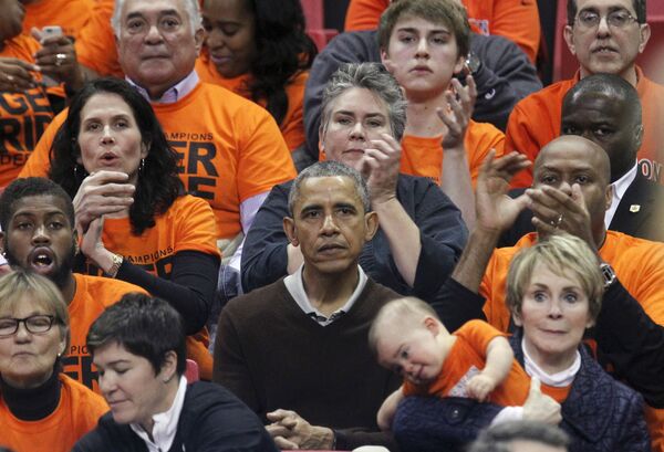 Барак Обама на баскетбольном матче